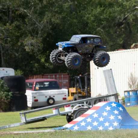 LMT 4WD Solid Axle Monster Truck RTR, Grave Digger Verde