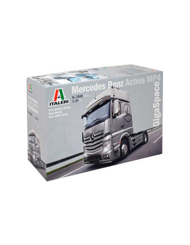 Maqueta de plástico Italeri: Camión MB Actros MP4 GigaSpace. Escala 1:24