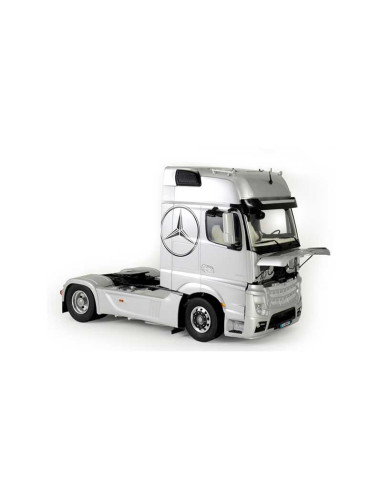Maqueta de plástico Italeri: Camión MB Actros MP4 GigaSpace. Escala 1:24