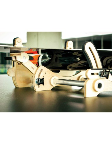 Multiherramienta Robbe Modellsport Ro-Spider con equilibrio de centro de gravedad y soporte para casco.