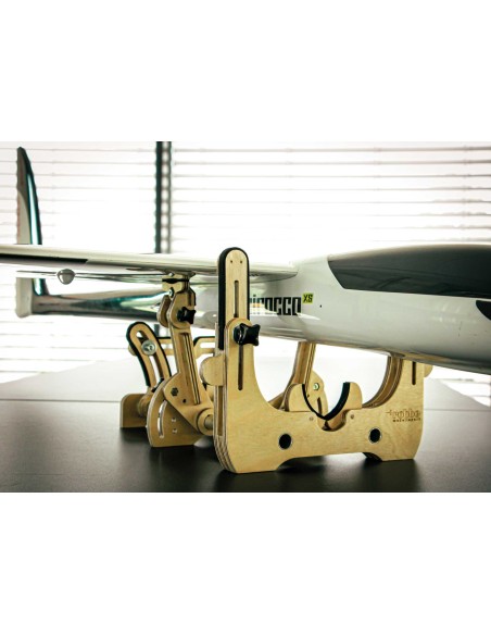 Multiherramienta Robbe Modellsport Ro-Spider con equilibrio de centro de gravedad y soporte para casco.